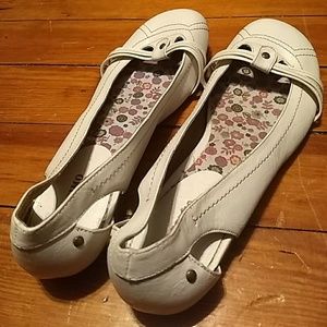 NWOT Mossimo Cream Flats